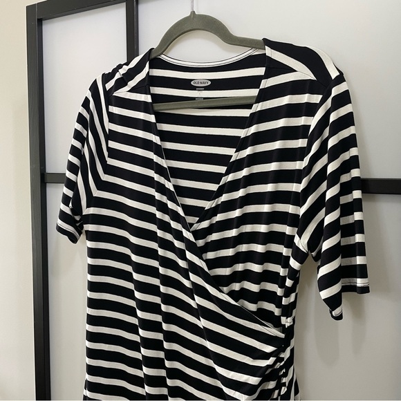 [L] Old Navy Maternity Summer Classic Black & White Striped Casual Midi Dress - Picture 3 of 9